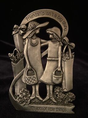 💜 Camco Pewter Friendship isn't a big thing, it's lots of little things